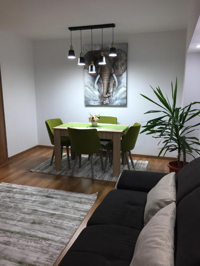 Roby Apartament Bucarest Esterno foto